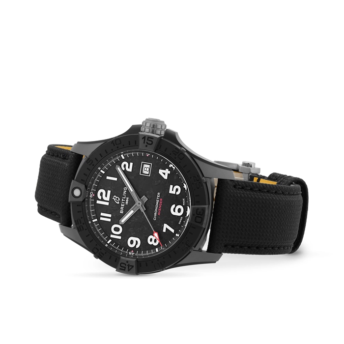 Breitling Avenger Automatic Night Mission 42 mm zegarek męski czarny S17328101B1X1 - obrazek 3