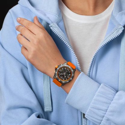 Breitling Endurance Pro 44mm Zegarek z pomarańczowym gumowym paskiem X82310A51B1S1 - obrazek 5