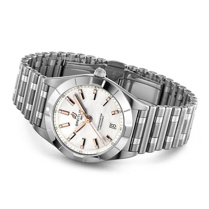 Zegarek Breitling Chronomat 32 ze stali nierdzewnej z masą perłową A77310101A4A1 - obrazek 3