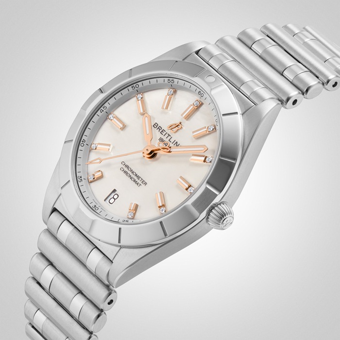 Zegarek Breitling Chronomat 32 ze stali nierdzewnej z masą perłową A77310101A4A1 - obrazek 5